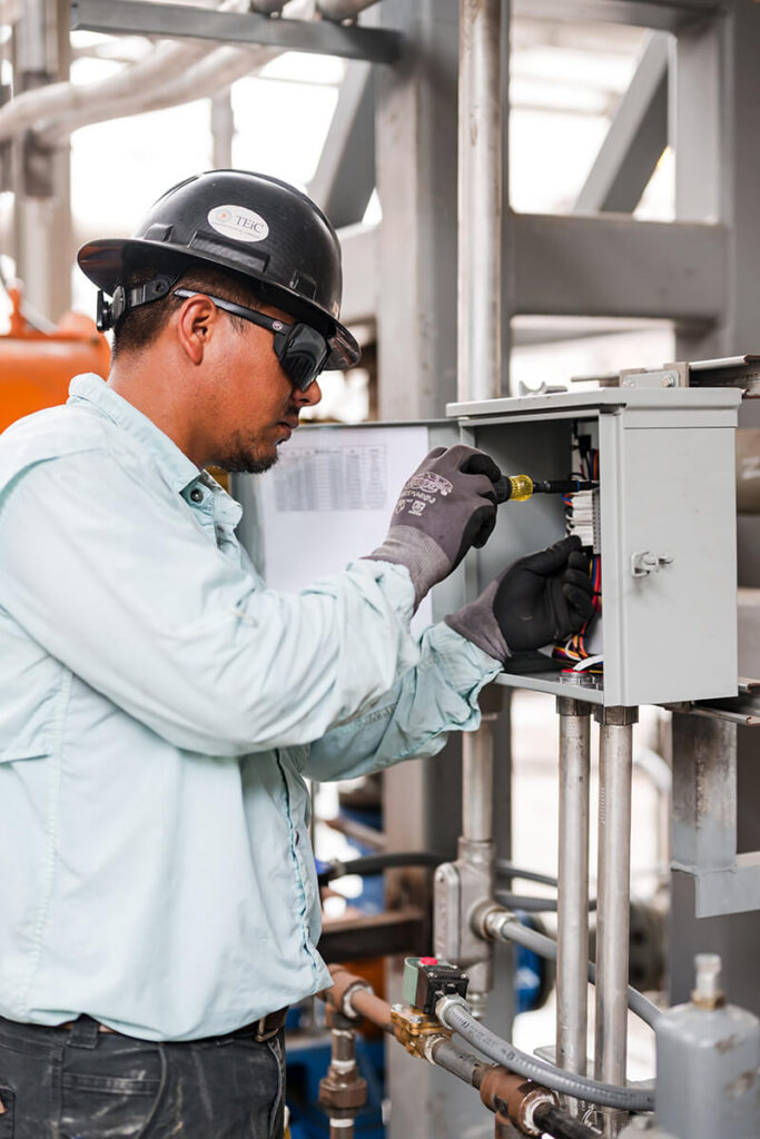 TEiC technicians installing electrical and instrumentation controls at a processing plant